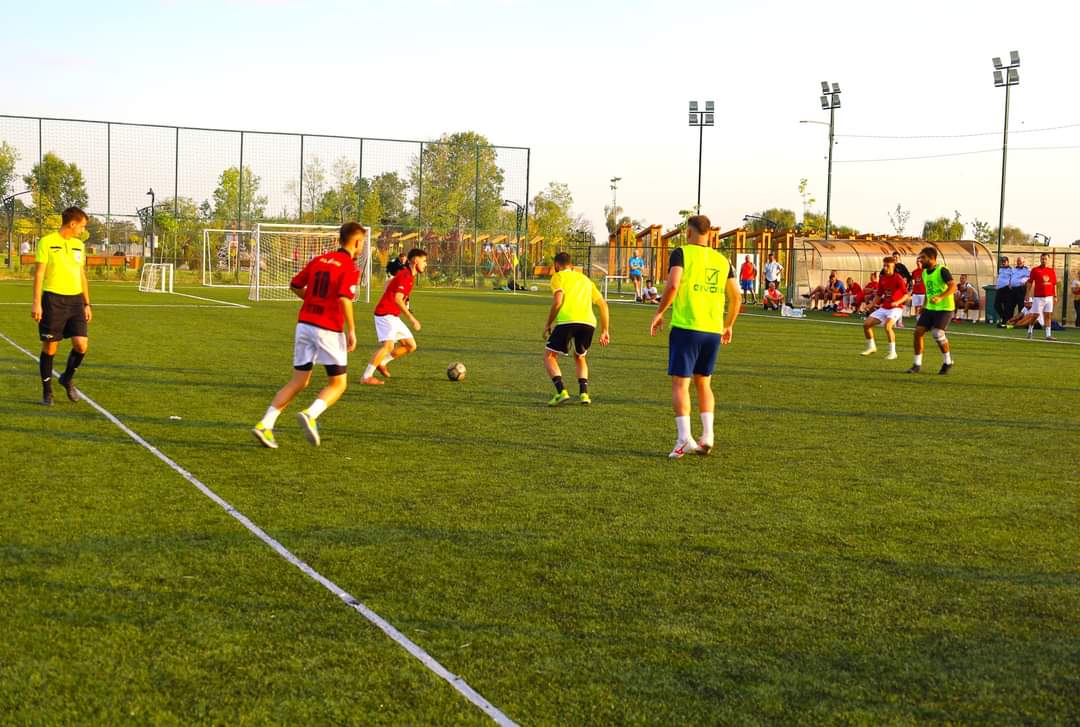 La Cupa Cartierelor, ediția 2024, se pregătește o mare finală între echipele Micro 3 și Centru. Niciuna dintre aceste echipe