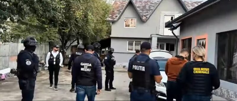 Descinderile din Bălteni s-au lăsat cu amenzi în valoare de 310.000 lei, fiind indisponibilizate și 30 de tone de deșeuri reciclabile. VIDEO Descinderile din Bălteni s-au lăsat cu amenzi în valoare de 310.000 lei, fiind indisponibilizate și 30 de tone de deșeuri reciclabile, în dimineața de 27 septembrie