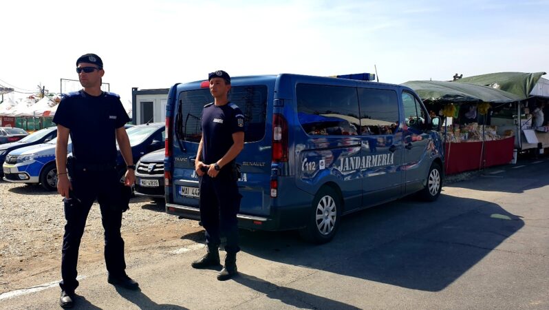 Jandarmii Dâmbovițeni, Prezenți la evenimentele din Weekend pentru siguranța cetățenilor. VIDEO Jandarmii dâmbovițeni vor fi la datorie la sfârșit de săptămână, astfel încât cetățenii, care vor participa la evenimentele publice, să petreacă în condiții de siguranță.
