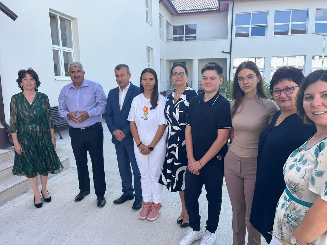 Elevii și profesorii din Moroeni au primit premii pentru rezultatele lor deosebite la concursurile naționale și olimpiadele școlare, primarul Laurențiu Moraru-