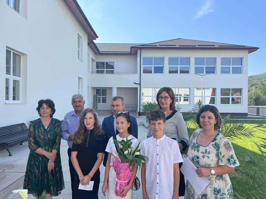 Elevii și profesorii din Moroeni au primit premii pentru rezultatele lor deosebite la concursurile naționale și olimpiadele școlare, primarul Laurențiu Moraru-