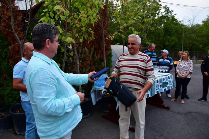 Munca și devotamentul pentru comunitate nu trec neobservate iar recunoașterea meritelor este esențială în comunitatea de la Răcari Munca și devotamentul pentru comunitate nu trec neobservate iar recunoașterea meritelor este esențială în comunitatea de la Răcari.