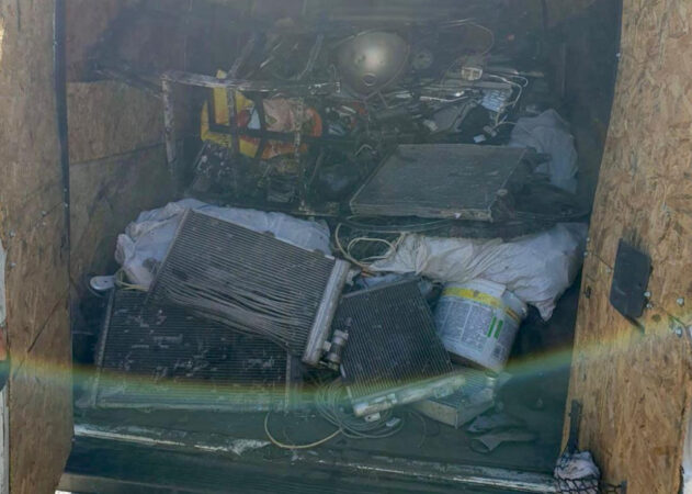 Transporta ilegal fier vechi, polițiștii din cadrul Poliției Orașului Fieni au oprit pentru control, pe drumul național 71
