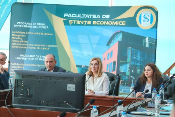 Eveniment important la Facultatea de Științe Economice din Târgoviște pe tema integrării studenților pe piața muncii. Participanți importanți și discuții relevante.