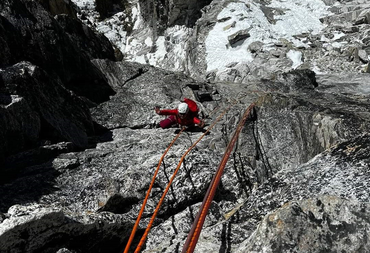 Eliza Pop, membru Salvamont Brașov, atinge Vârful Ama Dablam