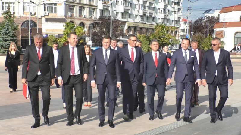 PSD Dâmbovița a pornit astăzi drumul Victoriei către alegerile parlamentare și prezidențiale. VIDEO PSD Dâmbovița a pornit drumul Victoriei către alegerile parlamentare și prezidențiale, astăzi, a marcat un moment crucial în campania electorală