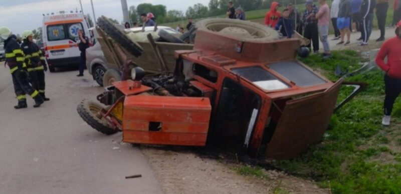 Accident grav la Lungulețu: Coliziune între un tractor și un autoturism Accident grav la Lungulețu: Coliziune între un tractor și un autoturism , astăzi de dimineață, 12 octombrie a.c., în jurul orei 06:20,