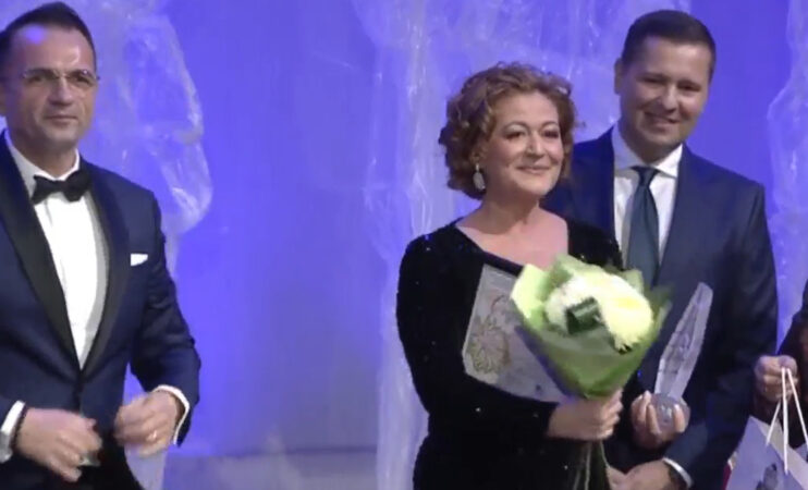 Dumitru Caulea a câștigat Trofeul „Crizantema de Aur” 2024 la Secțiunea Creație. VIDEO Dumitru Caulea a câștigat Trofeul „Crizantema de Aur” 2024 la Secțiunea Creație, compozitor din Ucraina.