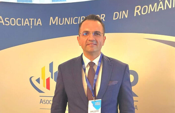 Primarul Daniel Cristian Stan, prezent la Adunarea Generală a Asociației Municipiilor din România Primarul Daniel Cristian Stan, prezent la Adunarea Generală a Asociației Municipiilor din România. Au fost abordate teme esențiale
