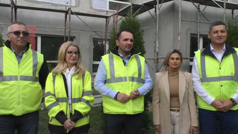 Lucrările de modernizare a Grădiniței cu program prelungit nr. 2 din Târgoviște sunt în grafic. VIDEO Lucrările de modernizare a Grădiniței cu program prelungit nr. 2 din Târgoviște sunt în grafic, această inițiativă face parte dintr-un nou proiect