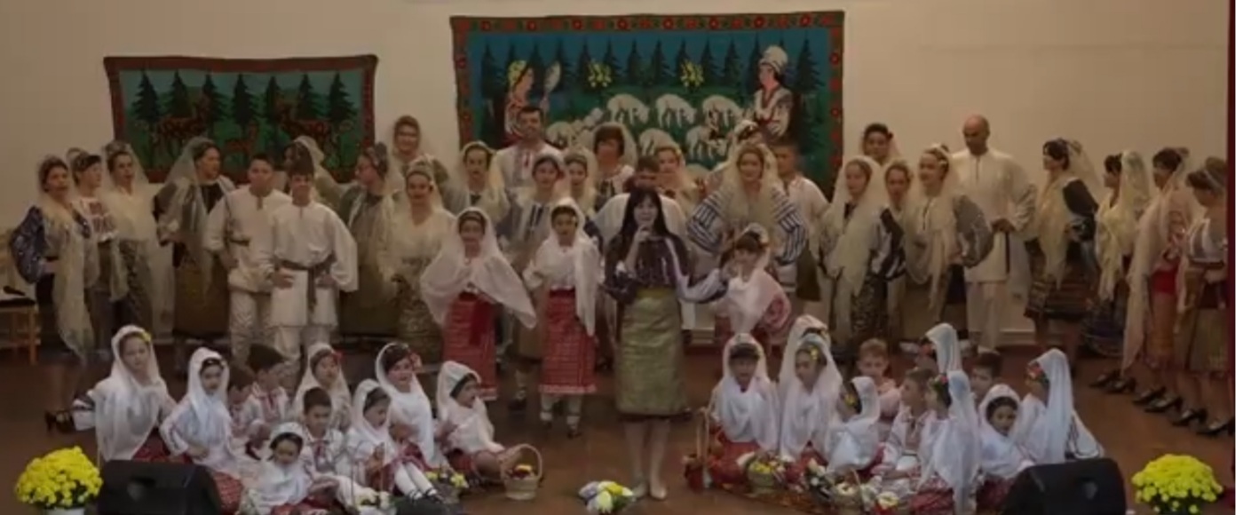 Focul lui Sumedru, o tradiție păstrată în comuna dâmbovițeană Malu cu Flori, pe 25 octombrie, în ajunul sărbătorii Sfântului Mare Mucenic Dimitrie.