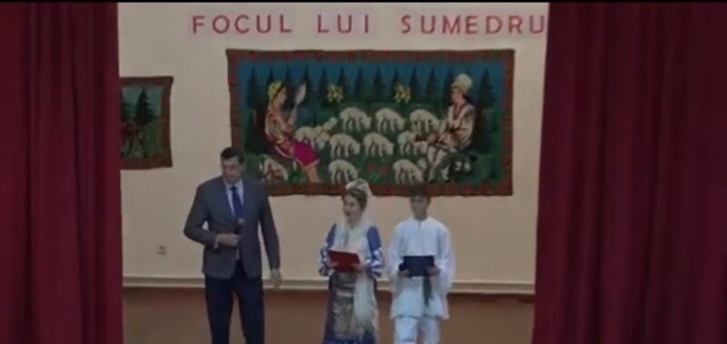 Focul lui Sumedru, o tradiție păstrată în comuna dâmbovițeană Malu cu Flori, pe  25 octombrie, în ajunul sărbătorii Sfântului Mare Mucenic Dimitrie.
