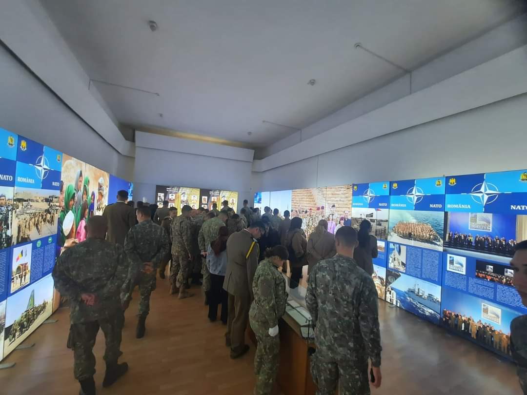 Expoziția „20 DE ANI ROMÂNIA - NATO. ALIANȚĂ PENTRU O PACE DURABILĂ” deschisă de Muzeul Militar Național „Regele Ferdinand I