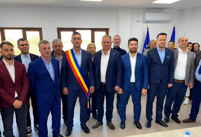Ceremonia solemnă de depunere a jurământului de către noul primar al comunei Mogoșani a fost umbrită de o gravă încălcare a protocolului oficial.