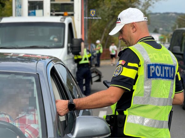 ATENȚIE! ESTE RAZIE DE AMPLOARE ÎN TOT JUDEȚUL DÂMBOVIȚA , în perioada 11- 13 octombrie a.c., sub egida ROADPOL, se desfășoară operațiunea “FOCUS ON THE ROAD”. 