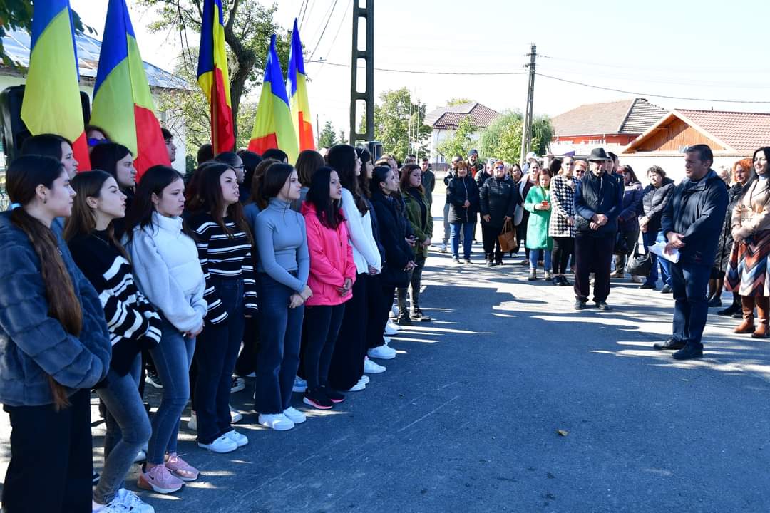 Orașul Răcari a găzduit ceremonii emoționante de Ziua Armatei Române.
