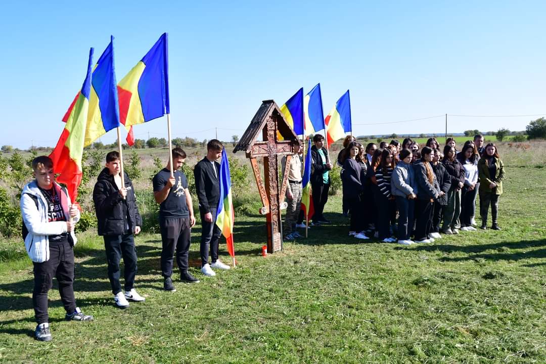 Orașul Răcari a găzduit ceremonii emoționante de Ziua Armatei Române.