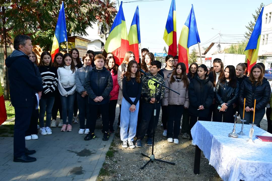 Orașul Răcari a găzduit ceremonii emoționante de Ziua Armatei Române.