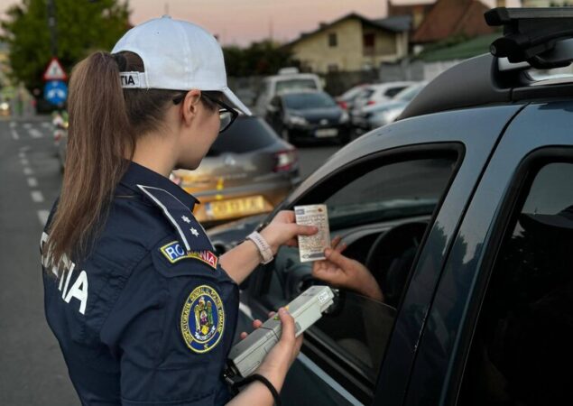 Șoferii agresivi în trafic pot fi raportați online începând de astăzi, 27 octombrie 2024 Șoferii agresivi în trafic pot fi raportați online de astăzi, 27 octombrie 2024, HUB-UL DE SERVICII AL M.A.I.