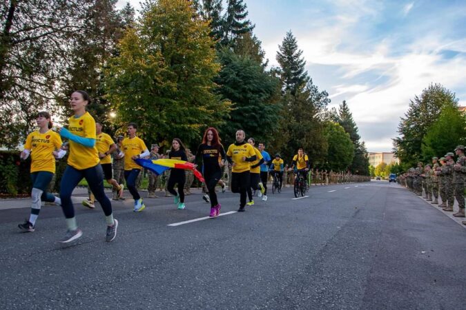 Peste 1000 de voluntari, din întreaga țară, participă la cea de-a XI-a ediție a Ștafetei Veteranilor Peste 1000 de voluntari, din întreaga țară, participă la cea de-a XI-a ediție a Ștafetei Veteranilor, eveniment dedicat eroilor neamului românesc, modele de urmat pentru tinerele generații.
