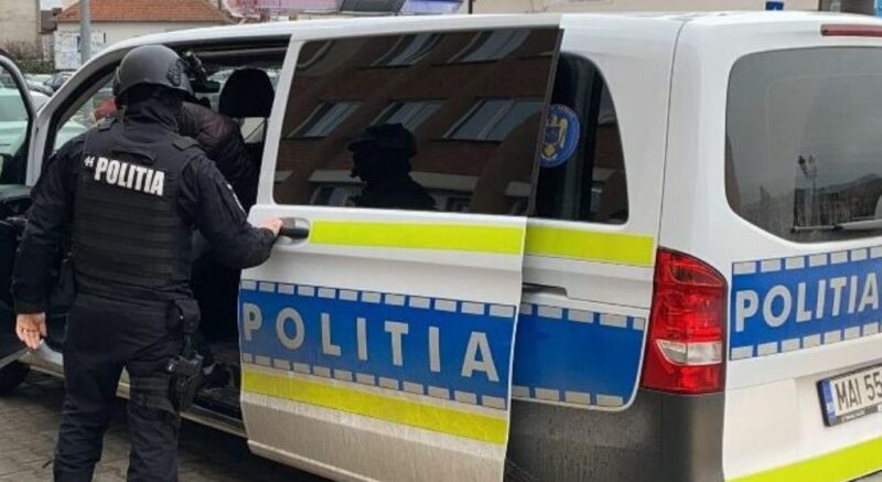 Percheziții la o femeie din Târgoviște, deținea ilegal o armă Percheziții la o femeie din Târgoviște, deținea ilegal o armă, la data de 29 noiembrie, polițiștii Serviciului Arme, Explozivi și Substanțe