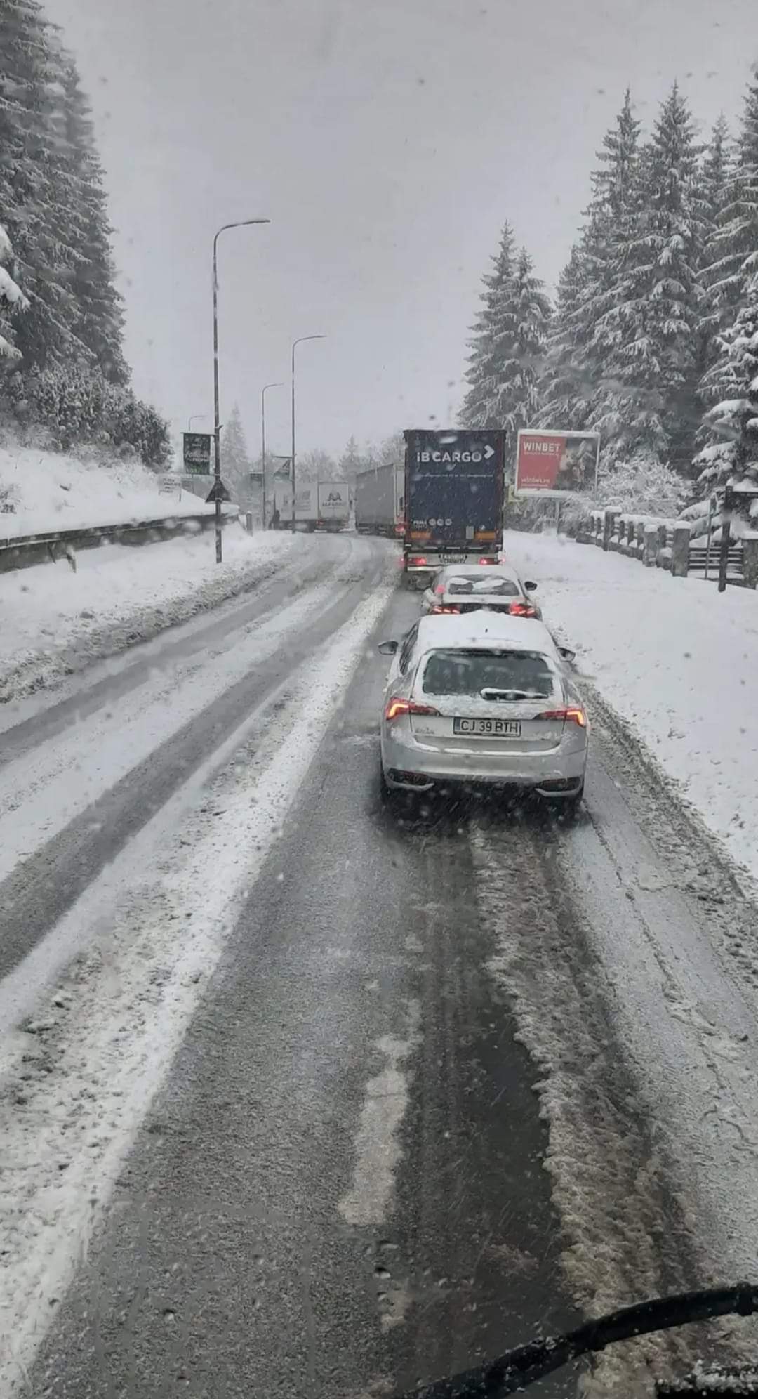 Trafic blocat pe DN 1, un incident rutier a provocat blocarea traficului pe DN 1, în zona Timișul de Jos, județul Brașov.