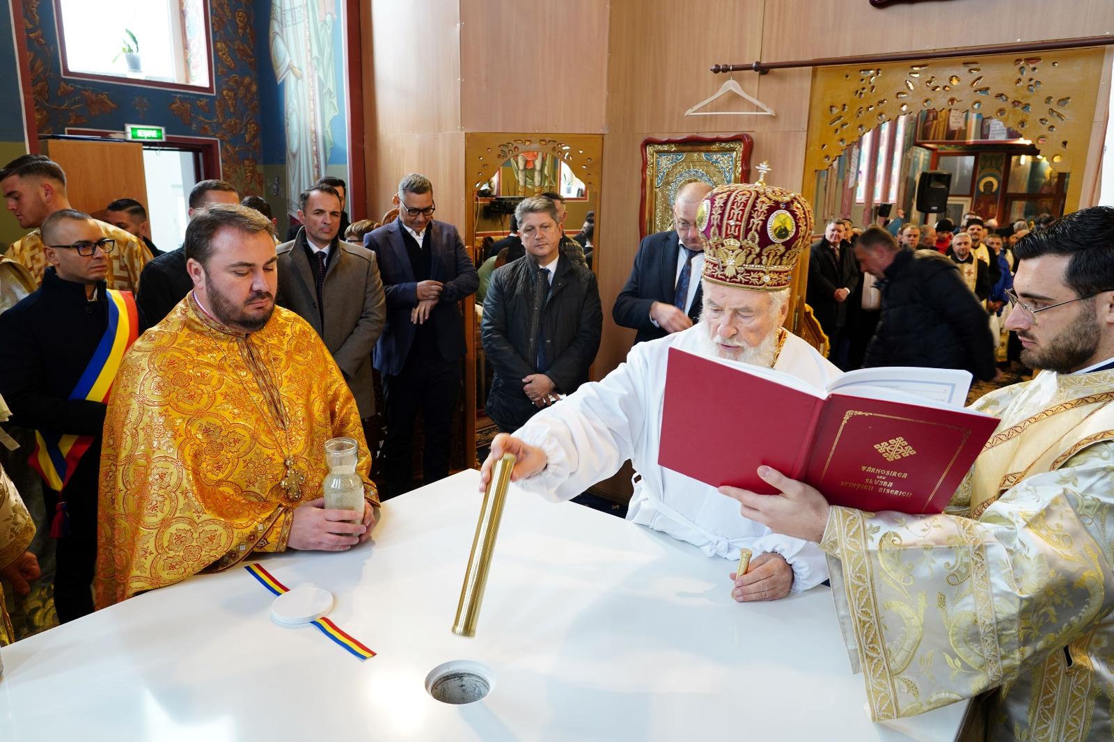 Președintele CJ Dâmbovița, Corneliu Ștefan, a participat la târnosirea bisericii „Sfânta Treime” din Viișoara, ieri, comunitatea din satul Viișoara a trăit un moment emoționant și plin de semnificație, cu ocazia târnosirii bisericii