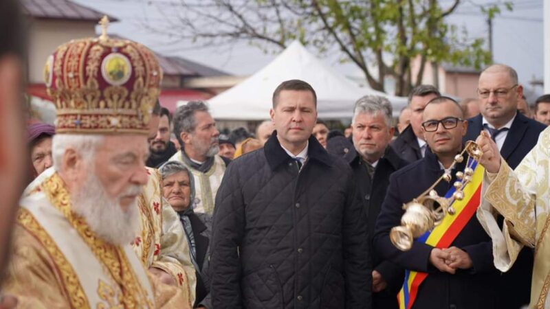 Președintele CJ Dâmbovița, Corneliu Ștefan, a participat la târnosirea bisericii „Sfânta Treime” din Viișoara, ieri,  comunitatea din satul Viișoara a trăit un moment emoționant și plin de semnificație, cu ocazia târnosirii bisericii 