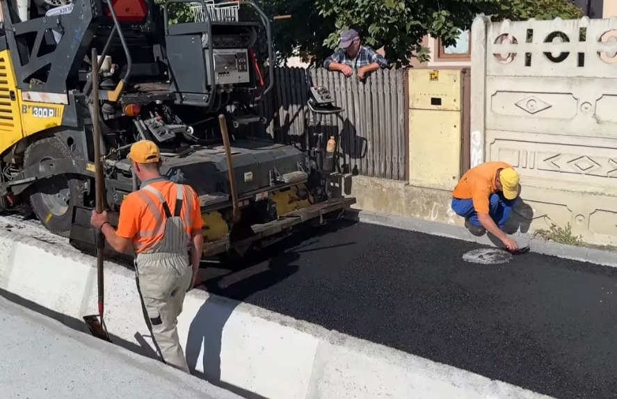 Proiectul de modernizare stradală din Răzvad continuă în ritm susținut , Primăria Răzvad, condusă de primarul Emanuel Spătaru