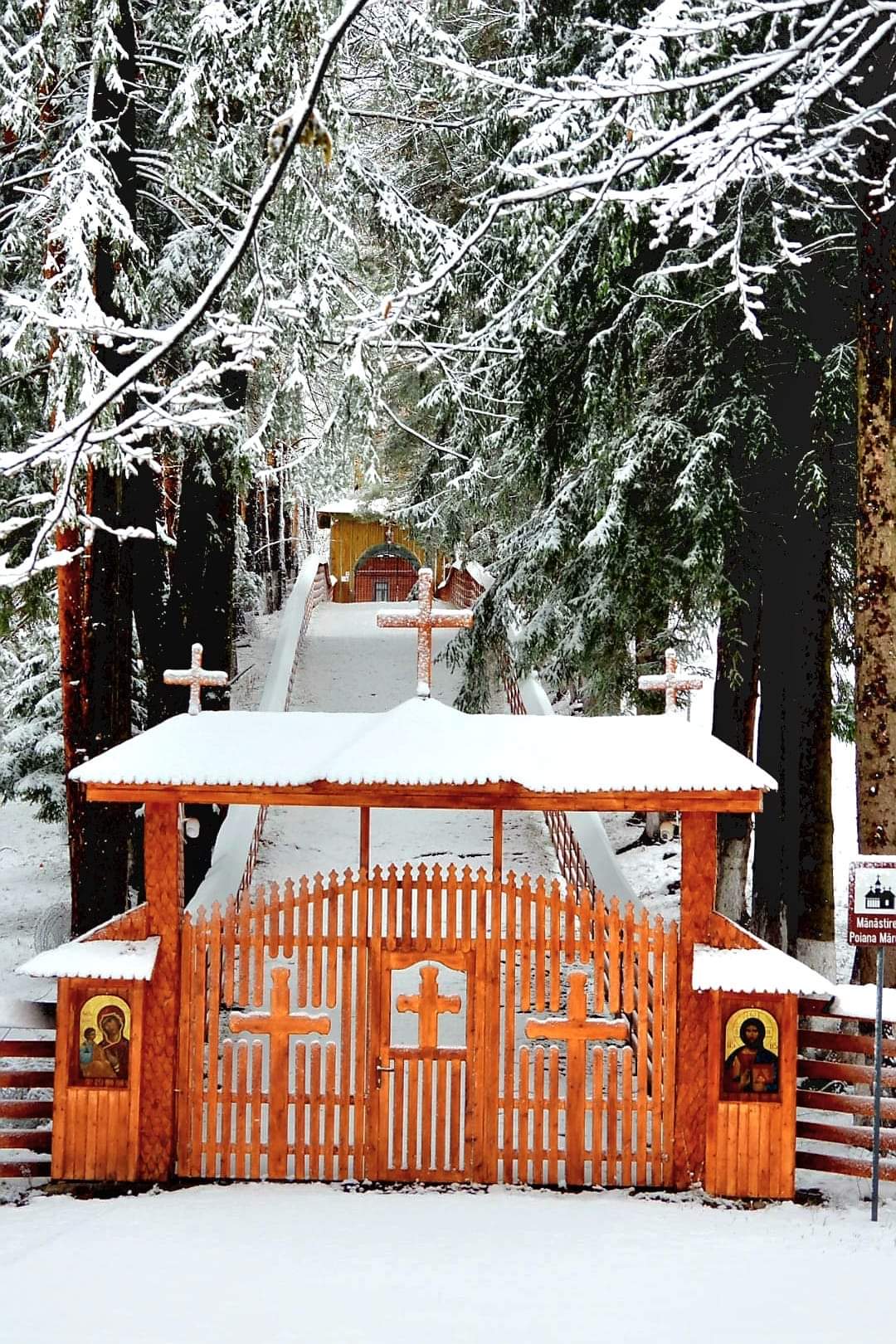 Iarna în Bisoca, Mănăstirea Poiana Mărului și Munții Furu aduce cu sine o atmosferă de poveste, un prilej rar de a redescoperi magia naturii.