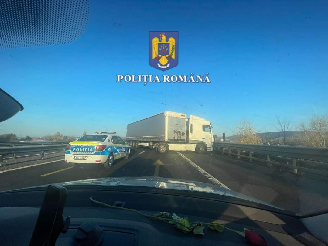 IMAGINI ȘOCANTE: Un șofer cu tirul a fost prins pe contrasens pe A1, într-o acțiune promptă și eficientă, polițiștii de la rutieră