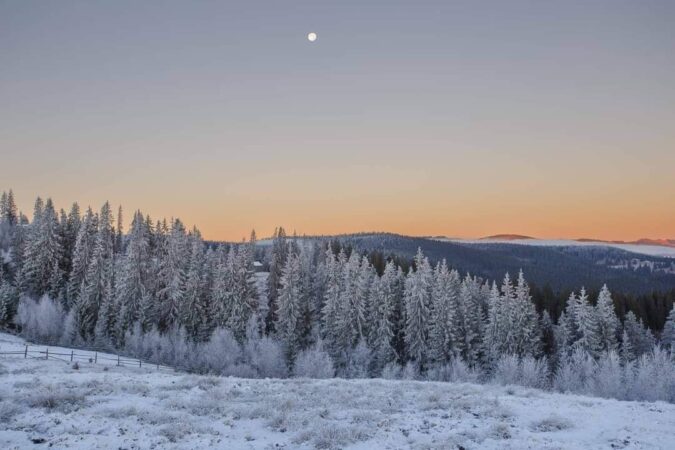 Magia Toamnei și Iernii  în Bucovina, într-un colț de lume unde tradiția se împletește cu natura, Bucovina continuă să fascineze prin frumusețea sa aproape mistică. .