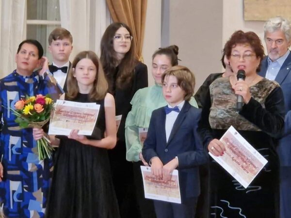 Elevii Școlii Populare de Arte „Octav Enigărescu” din Târgoviște, premianți la Festivalul-Concurs Național „Francisc Hubic” Elevii Școlii Populare de Arte „Octav Enigărescu” din Târgoviște, Premianți la Festivalul-Concurs Național „Francisc Hubic”.