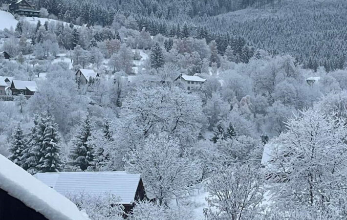 Peisaje de iarnă în Bran-Poarta! Cu o dimineață rece și aer curat, Bran-Poarta își dezvăluie splendoarea iernii timpurii!