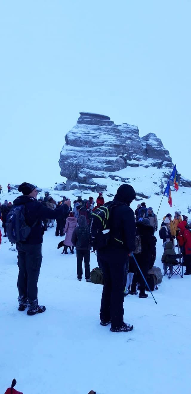 Piramida energetică de la Sfinxul din Bucegi, pe 28 noiembrie, Munții Bucegi devin centrul unui fenomen natural deosebit, care atrage mii de turiști