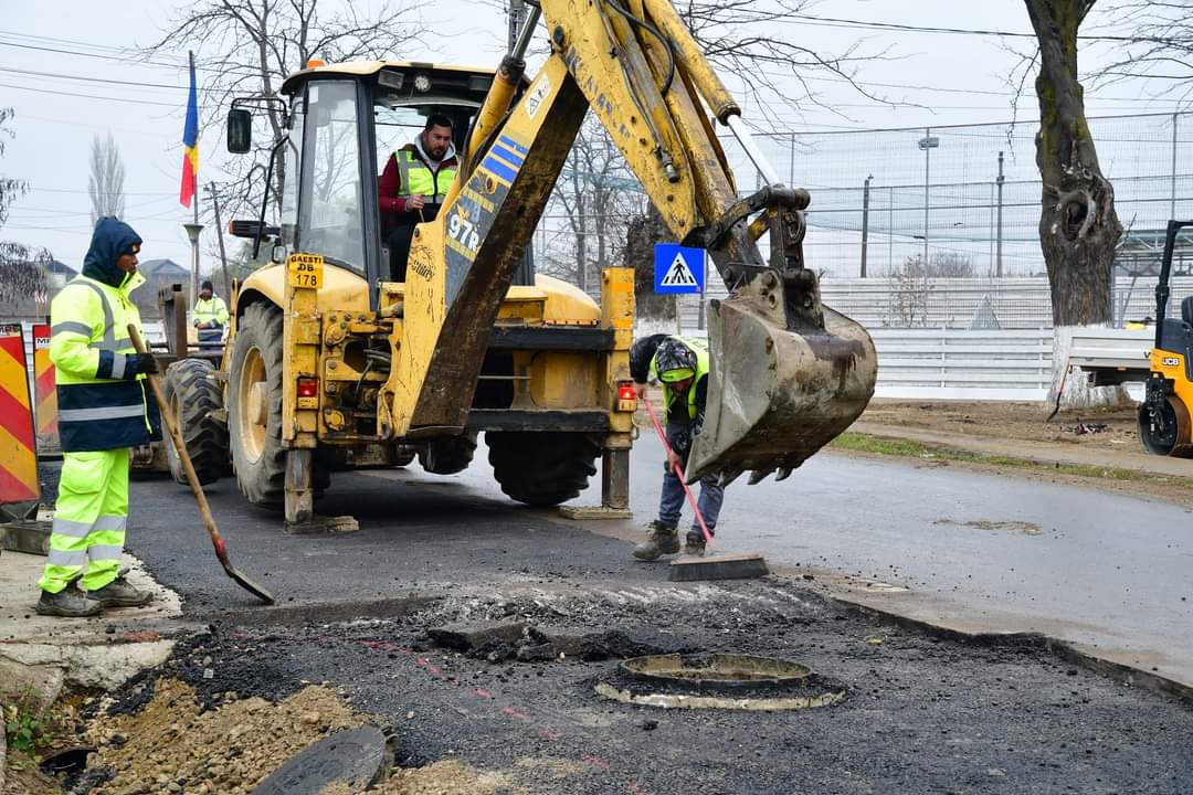 Finalizarea lucrărilor de apă și canalizare pe Strada Gării din Ghergani, au început lucrările de reabilitare a carosabilului.