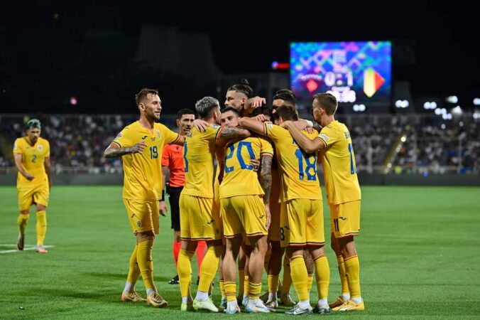România se pregătește pentru un meci crucial cu Kosovo, în această seară, ora 21:45 România va întâlni selecționata Kosovo, într-un meci ce se anunță a fi plin de emoție și energie! Partida va avea loc în această seară, la ora 21:45 și va fi transmisă în direct pe Antena 1.