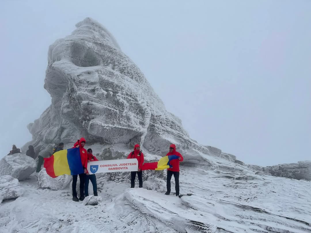 Mâine, salvamontiștii din întreaga țară vor sărbători cu mândrie Ziua Națională a României, alături de toți românii,
