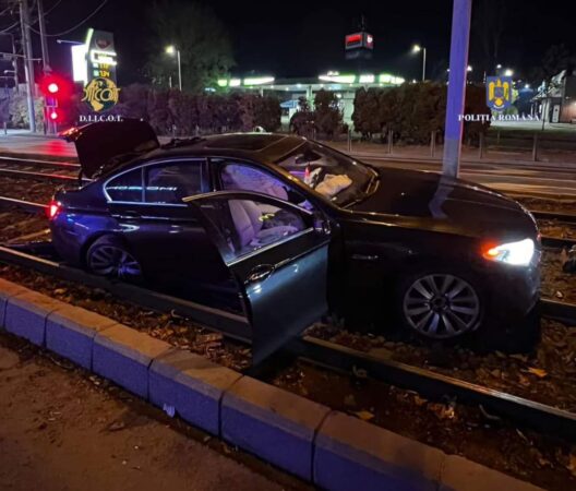Fuga unui șofer pe linia de tramvai: Droguri și bani găsiți într-o geantă. Un incident spectaculos a avut loc astăzi pe străzile capitalei