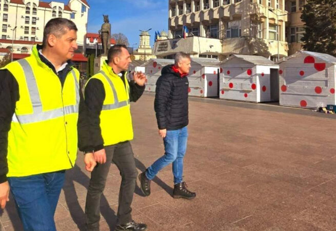 Târgoviștea se pregătește pentru sărbători: Târgul de Crăciun și iluminatul festiv, un spectacol magic Târgoviștea intră în atmosfera de sărbătoare, în această perioadă, orașul se transformă într-o destinație de vis pentru toți cei care iubesc magia Crăciunului.