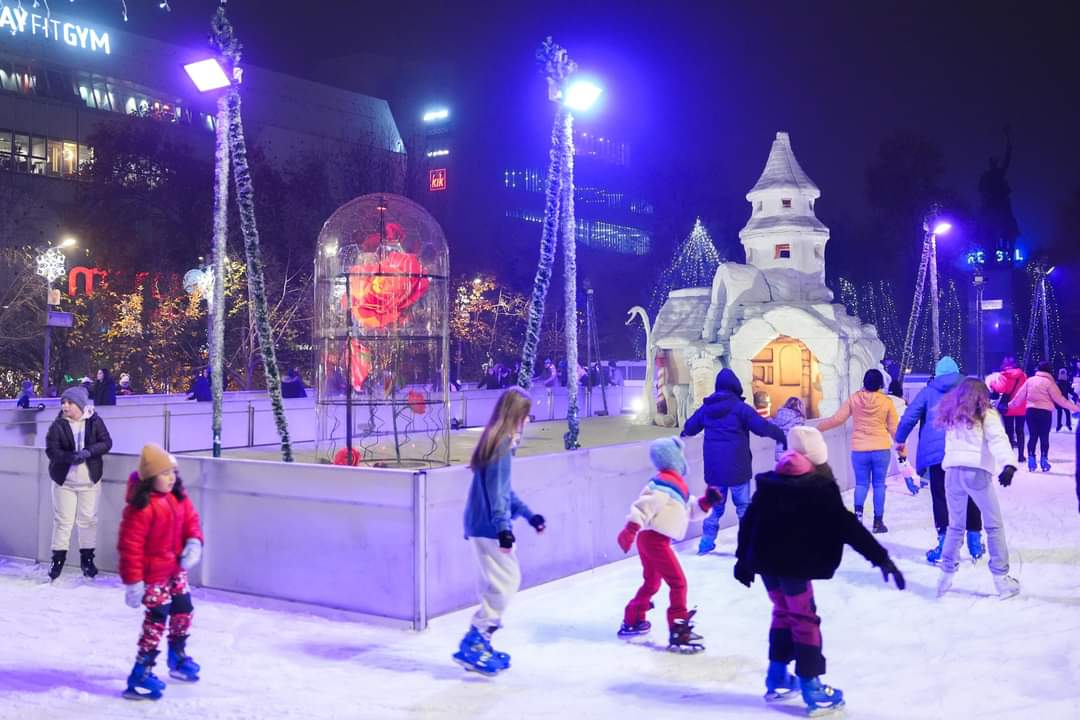 Târgul de Crăciun din Craiova: Un vis împodobit cu magia sărbătorilor, care promite să aducă bucurie vizitatorilor de toate vârstele.