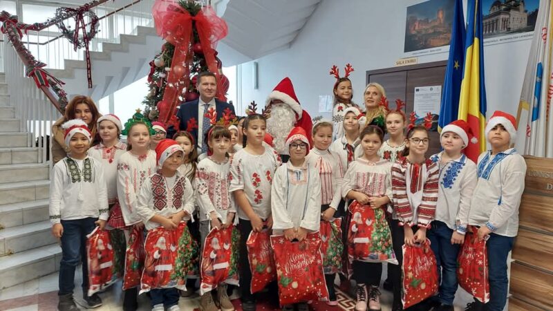 Colindători la Consiliul Județean Dâmbovița: Tradiție și bucurie în prag de sărbători Colindători la Consiliul Județean Dâmbovița: Tradiție și bucurie în prag de sărbători.