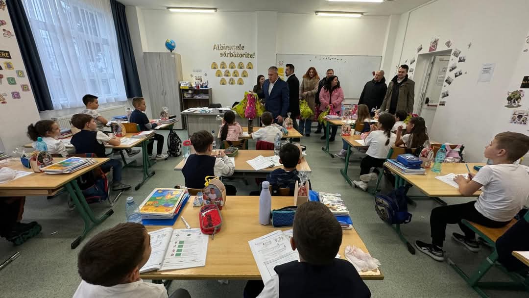 Moș Nicolae a adus magie și zâmbete în Găești.