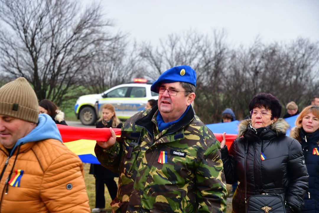 Marșul Tricolorului în Ghimpați: Un omagiu emoționant pentru eroii României.