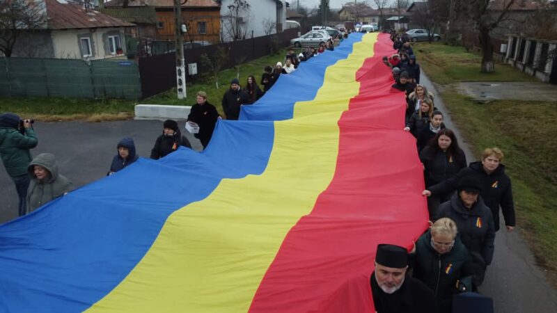Marșul Tricolorului în Ghimpați: Un omagiu emoționant pentru eroii României Marșul Tricolorului în Ghimpați: Un omagiu emoționant pentru eroii României.