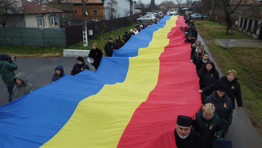 Marșul Tricolorului în Ghimpați: Un omagiu emoționant pentru eroii României.