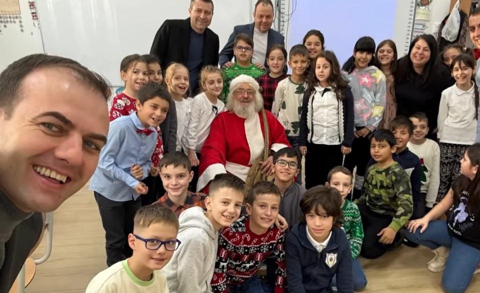 Moș Crăciun a adus magia sărbătorilor în Răzvad.
