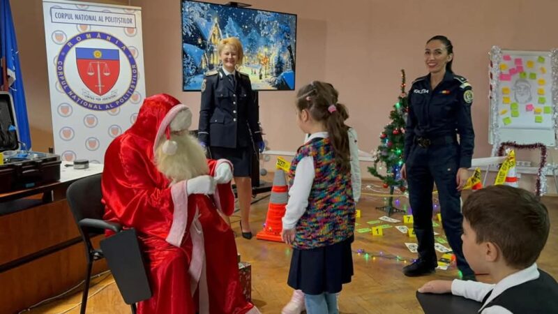 Poliția Română l-a ajutat pe Moș Nicolae să ajungă la timp la copii: O misiune de Crăciun plină de magie și fapte bune Poliția Română l-a ajutat pe Moș Nicolae să ajungă la timp la copii: O misiune de Crăciun plină de magie și fapte bune, în această perioadă magică a anului