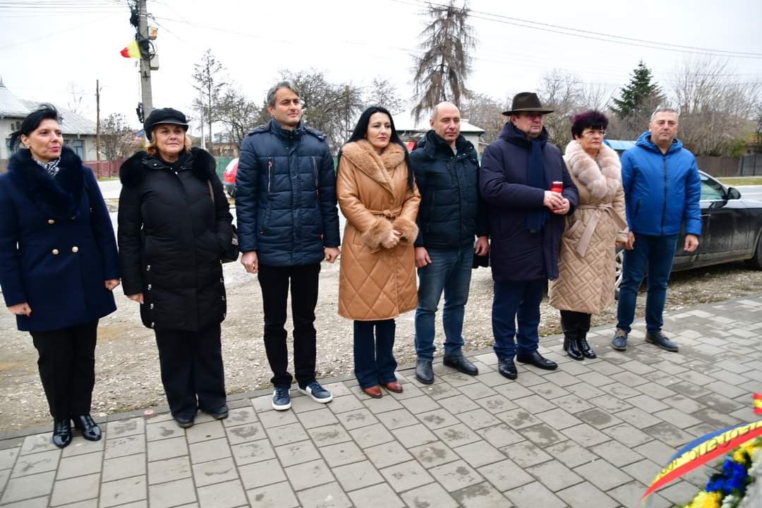 Răcari își cinstește eroii de Ziua Națională a României, o zi în care întreaga țară s-a unit pentru a omagia sacrificiul celor care au luptat pentru libertatea și unitatea națională.
