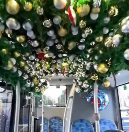 La Târgoviște, autobuzul lui Moș Crăciun circulă gratuit pentru copii între 21 și 24 decembrie La Târgoviște, Autobuzul lui Moș Crăciun circulă gratuit pentru copii între 21 și 24 decembrie, orașul va deveni un loc de basm